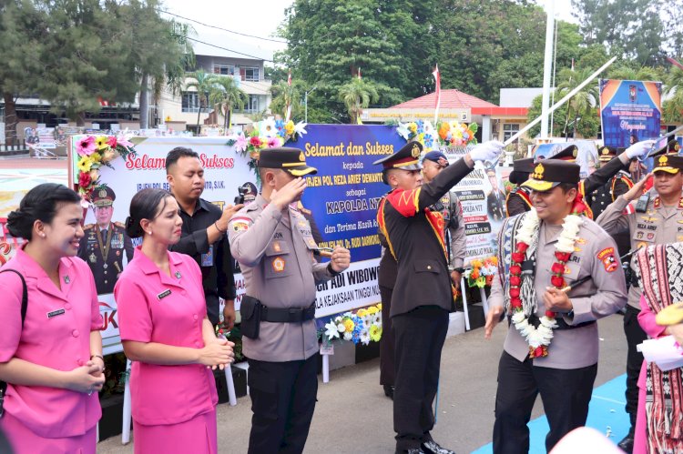 Penuh Haru, Kapolresta Kupang Kota Beserta Istri Hadiri Rangkaian Acara Pelepasan Komjen Pol. Dr. Rudi Darmoko.