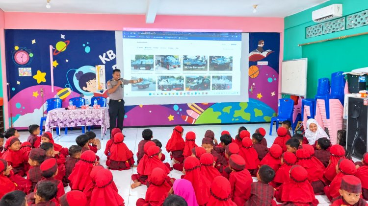 Cegah Kekerasan Sejak Dini, Polsek Maulafa Sosialisasi Sekolah Aman dan Nyaman di TK Darul Hijrah Kolhua.