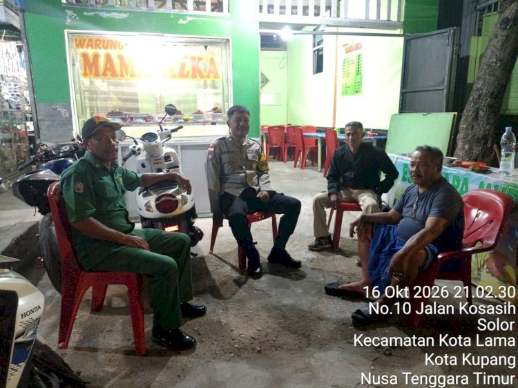 Patroli Malam Bersama Lurah, Bhabinkamtibmas Bonipoi Ajak Warga Jaga Kamtibmas Tetap Kondusif.