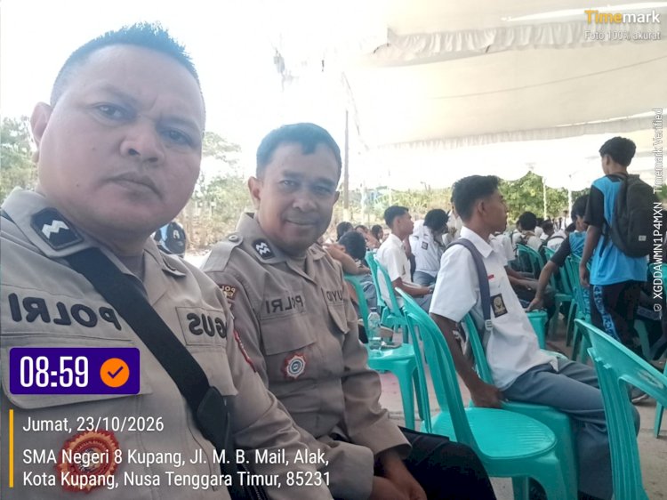 Dukung Pelestarian Budaya, Bhabinkamtibmas Penkase Oeleta Amankan Lomba Dies Natalis SMA Negeri 8 Kupang.