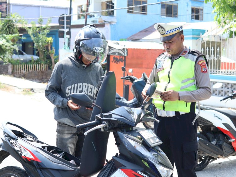 Hari Kelima Operasi Patuh, Polresta Kupang Kota Edukasi dan Tindak Pengendara Pelanggar Lalu Lintas.