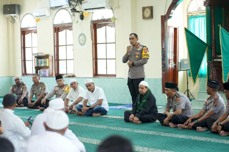 Jumat Keliling di Masjid Al-Baitul Qadim, Kapolresta Kupang Kota Serap Aspirasi Jemaah.