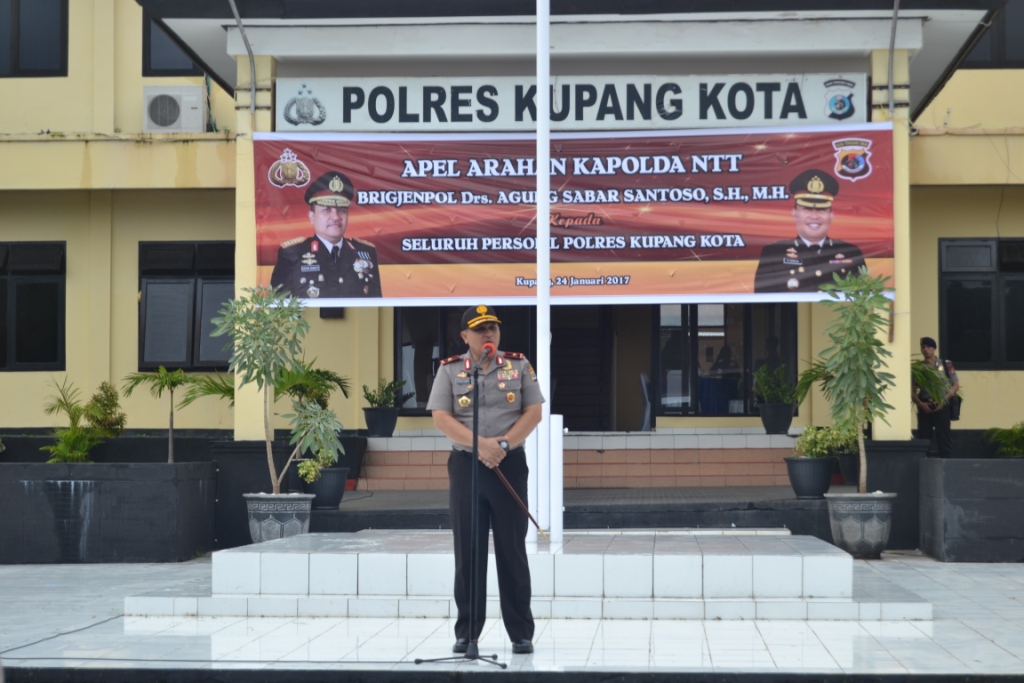 Kapolda NTT Brigjen Pol Drs. Agung Sabar Santoso, SH, MH Beri Arahan  Kepada Seluruh Personil Polres Kupang Kota