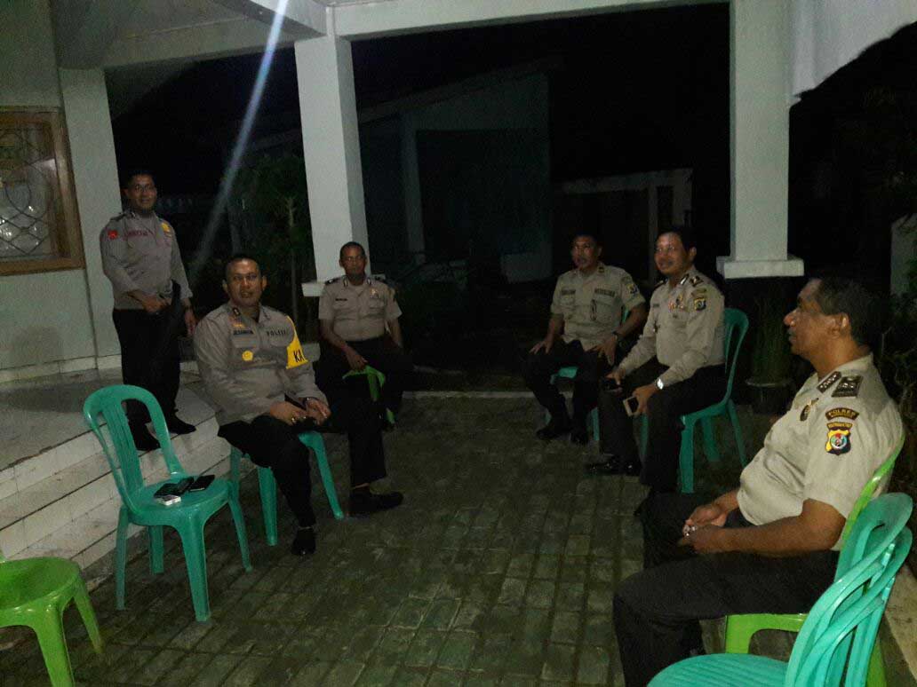 Kapolres dan Wakapolres Kupang Kota Pantau Langsung Personil Pengamanan di Kantor Kecamatan.