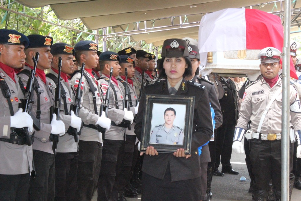 Polres Kupang kota Gelar Upacara Pemakaman Anggota Polri.
