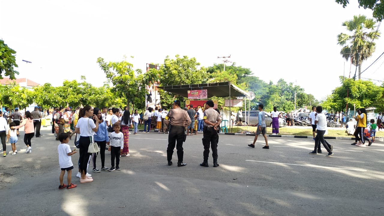 Kapolres Kupang Kota Pimpin Pengamanan Festival Akbar Sarung Tenun Ikat dan Musik NTT