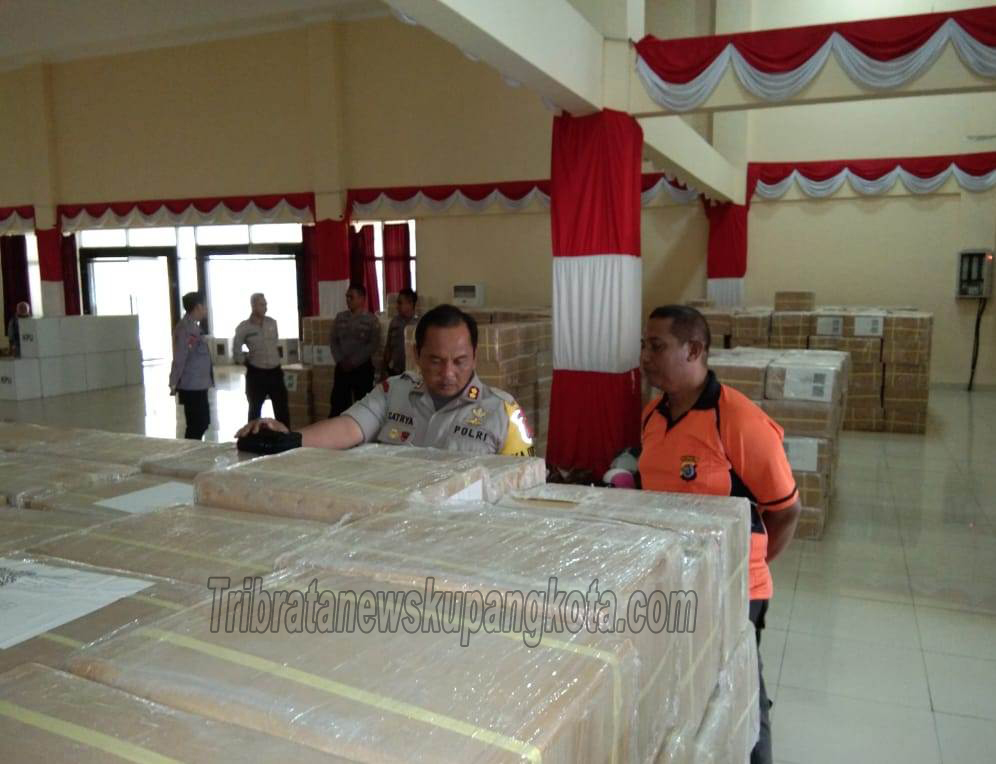 Kapolres Kupang Kota Cek Pengamanan Gedung Logistik KPU Kota Kupang.