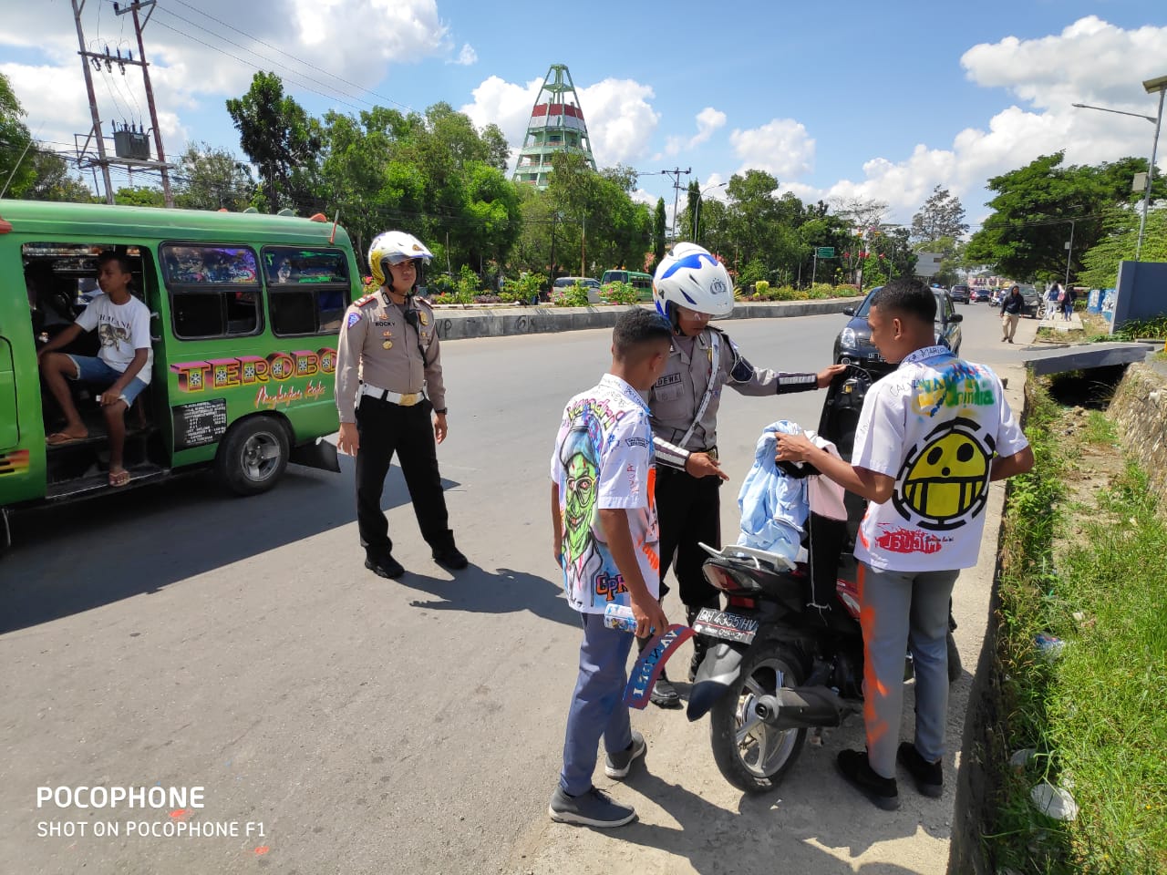 Satuan Lalu Lintas Polres Kupang Kota Tertibkan Kendaraan Pelajar SMA yang Rayakan Kelulusan