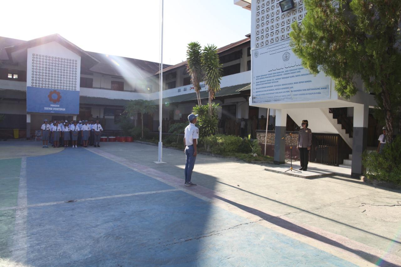 Goes To School, Polwan Polres Kupang Kota gelar upacara bendera di SMK Negeri 2 Kota Kupang