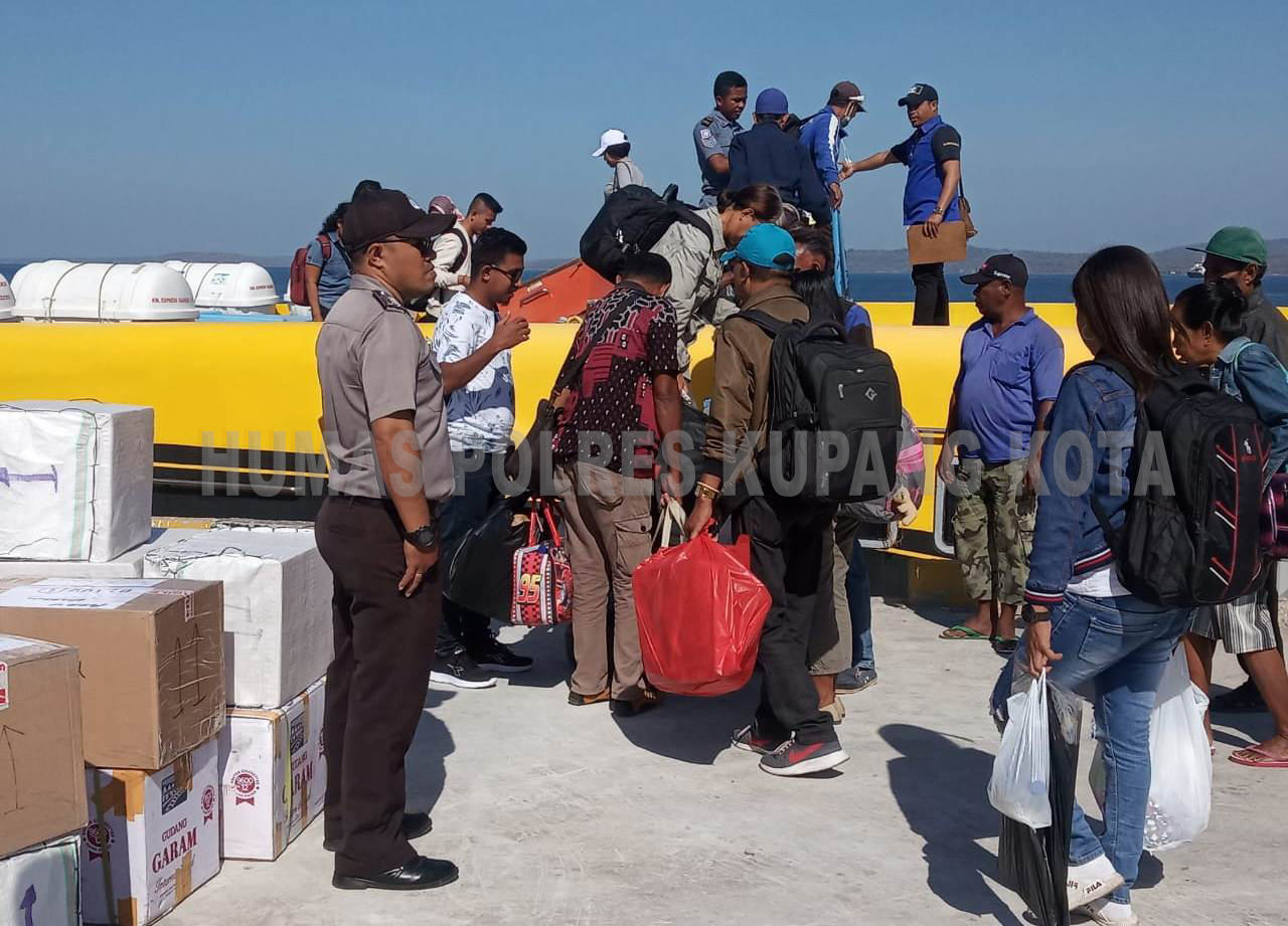 KP3 Laut Tenau Lakukan Pengamanan Keberangkatan Kapal KFC Bahari.