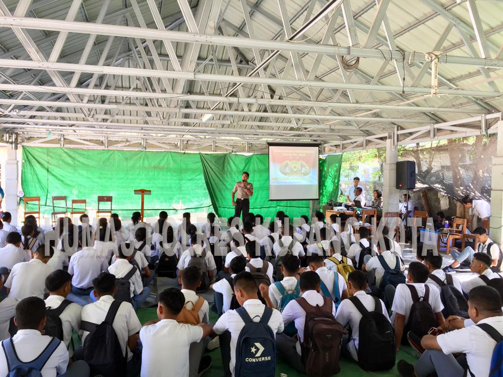 Jaring  Animo,Polres  Kupang Kota Sosialisasi Rekrutmen Polri Tahun 2020 di SMA Negeri 3 Kota Kupang.