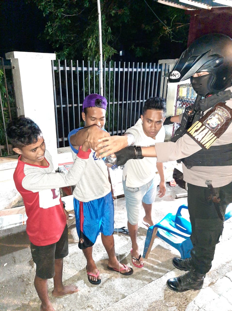 Patroli Malam, Sat Sabhara Polres Kupang Kota Musnahkan Miras