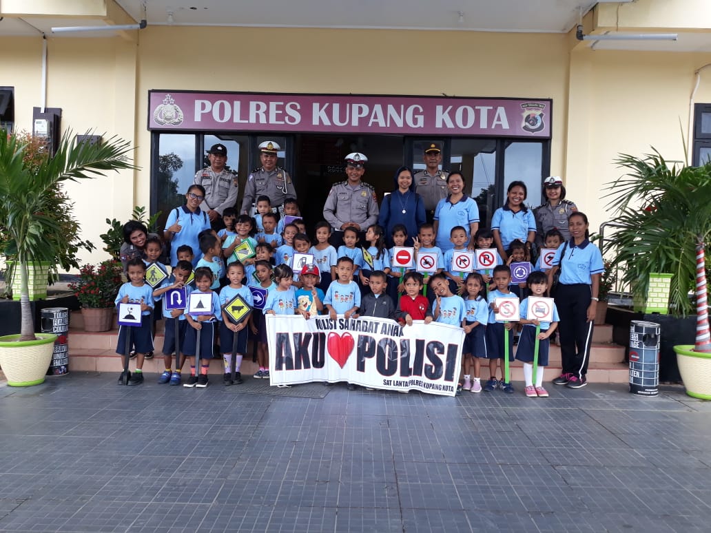 Polres Kupang Kota Terima Kunjungan Dari Anak-Anak TK Eduard Michelis