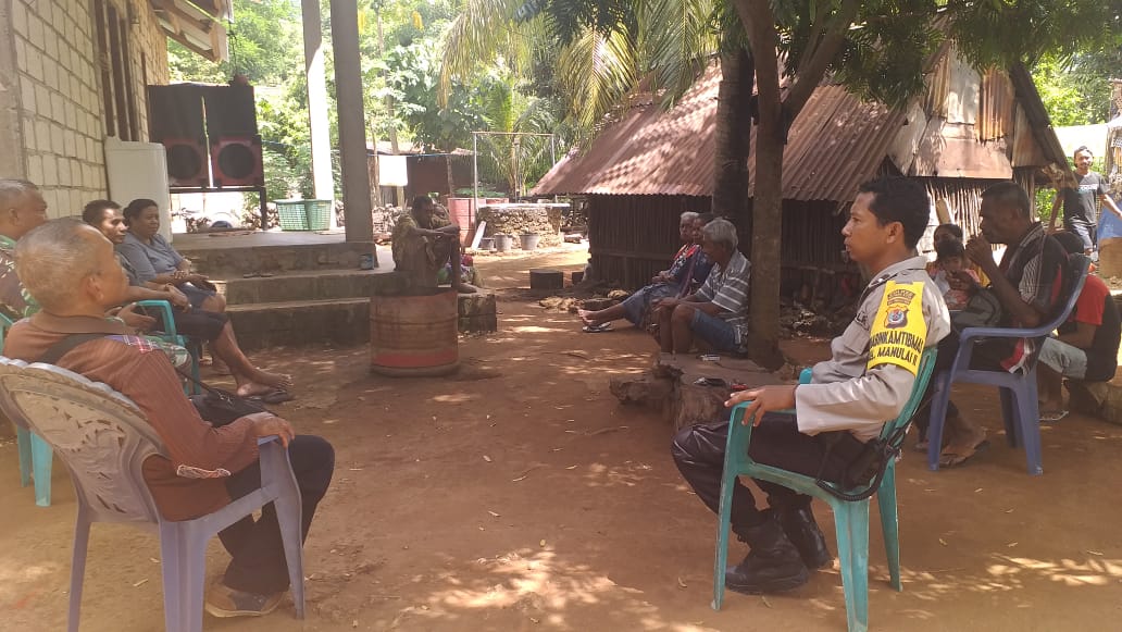 Peduli Dengan Warga, Bhabinkamtibmas Kelurahan Manulai II Berikan Himbauan Terkait Upaya Pencegahan Penyebaran Virus Corona