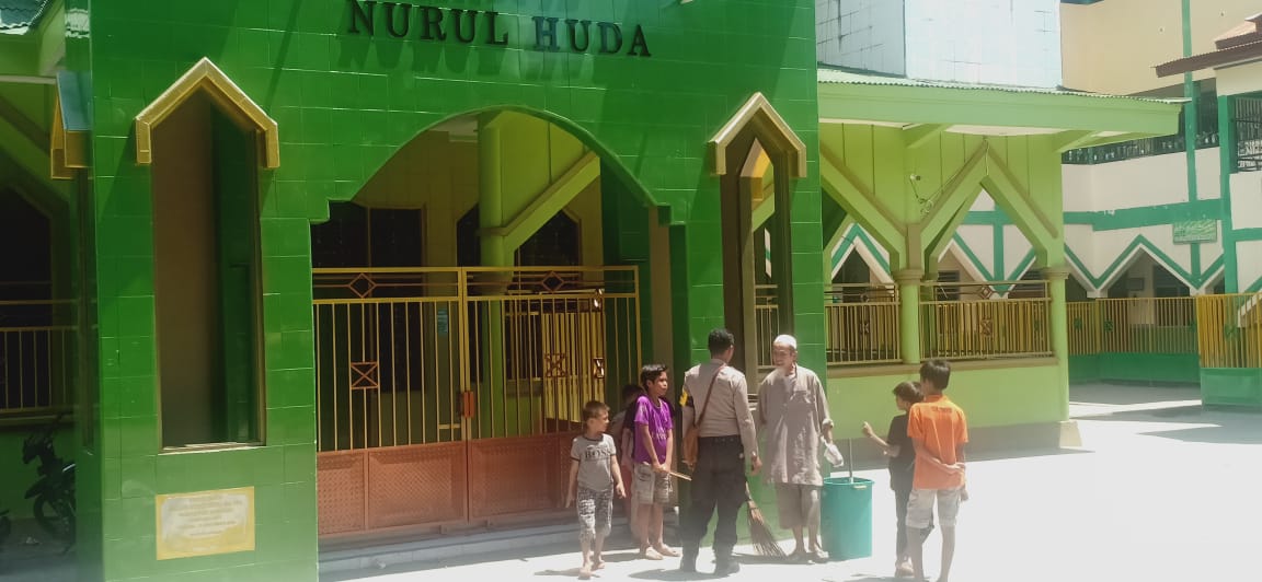 Antisipasi Virus Covid-19, Bhabinkamtibmas Kelurahan Naikoten 1 Berikan Himbauan di Masjid At'Taqwa dan Nurul Huda